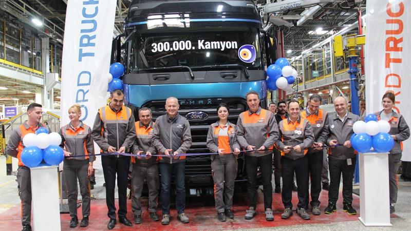 FORD TRUCKS 300 BİNİNCİ KAMYONUNU ÜRETMENİN GURURUNU YAŞIYOR